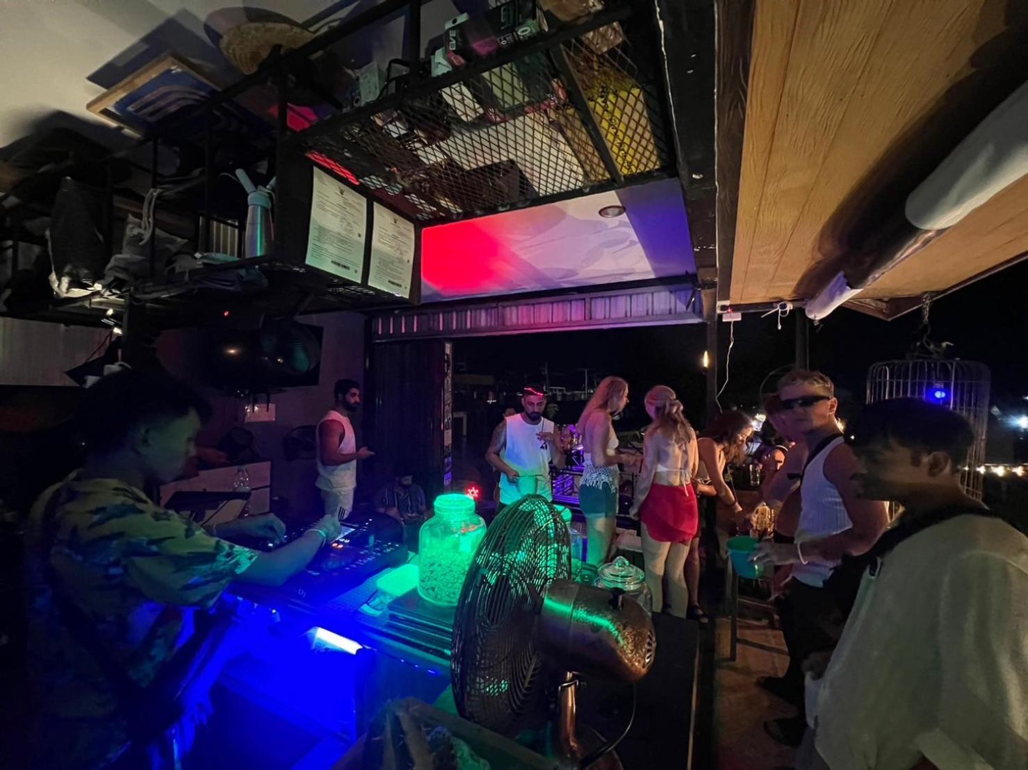 U Hostel Koh Phangan Хаад Рин Екстериор снимка